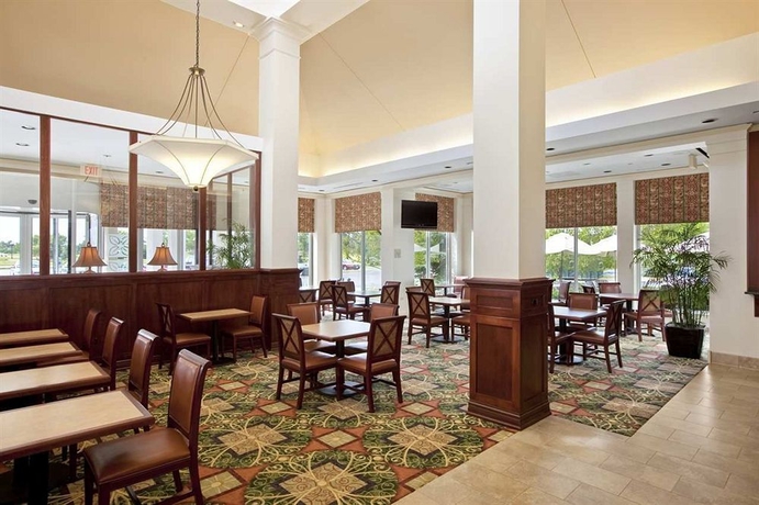 Imagen del bar/restaurante del Hotel Hilton Garden Inn Chicago / Oak Brook. Foto 2