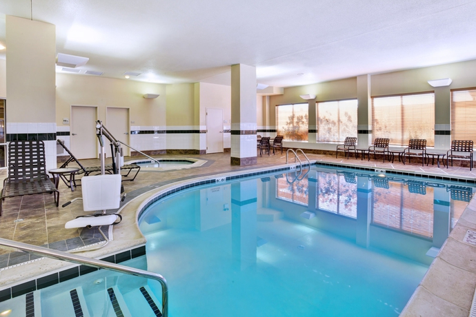 Imagen de la piscina del Hotel Hilton Garden Inn Chicago/midway Airport. Foto 14