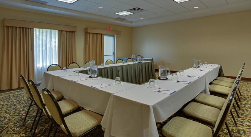 Imagen general del Hotel Hilton Garden Inn Cleveland Airport. Foto 8