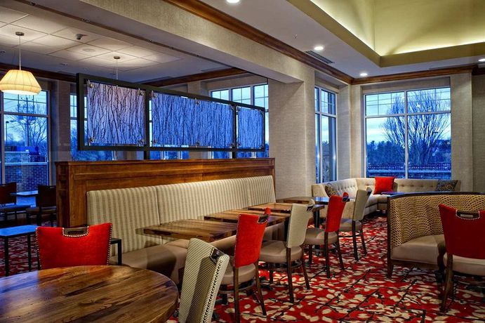 Imagen del bar/restaurante del Hotel Hilton Garden Inn Clifton Park. Foto 4