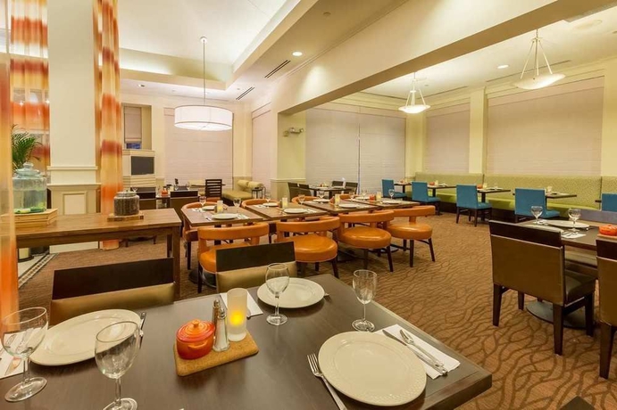 Imagen del bar/restaurante del Hotel Hilton Garden Inn Daytona Beach Airport. Foto 5