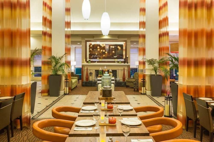 Imagen del bar/restaurante del Hotel Hilton Garden Inn Daytona Beach Airport. Foto 6