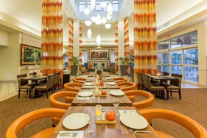 Imagen del bar/restaurante del Hotel Hilton Garden Inn Daytona Beach Airport. Foto 7