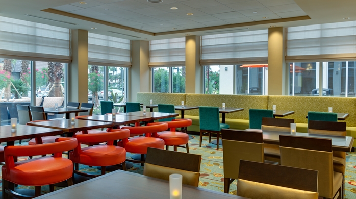Imagen del bar/restaurante del Hotel Hilton Garden Inn Daytona Beach Oceanfront. Foto 5
