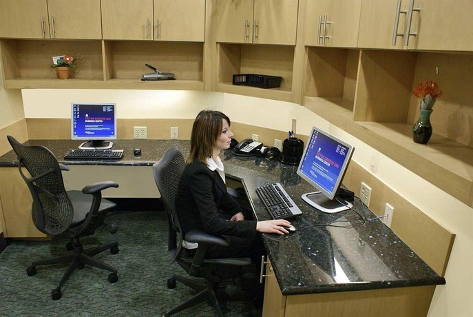 Imagen de los interiores del Hotel Hilton Garden Inn Denton. Foto 8