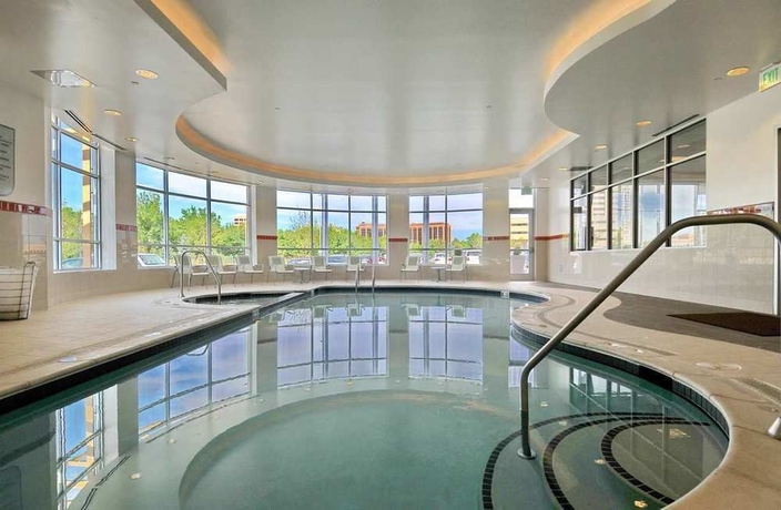 Imagen de la piscina del Hotel Hilton Garden Inn Denver/cherry Creek. Foto 15