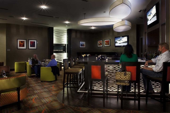Imagen del bar/restaurante del Hotel Hilton Garden Inn Denver/cherry Creek. Foto 2