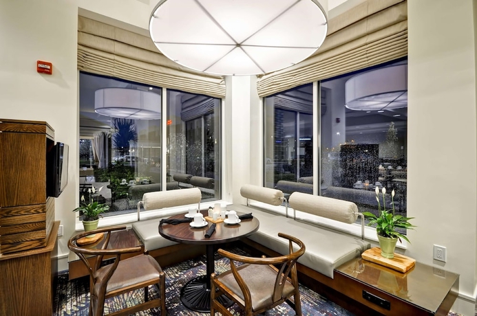 Imagen del bar/restaurante del Hotel Hilton Garden Inn Detroit Troy. Foto 4