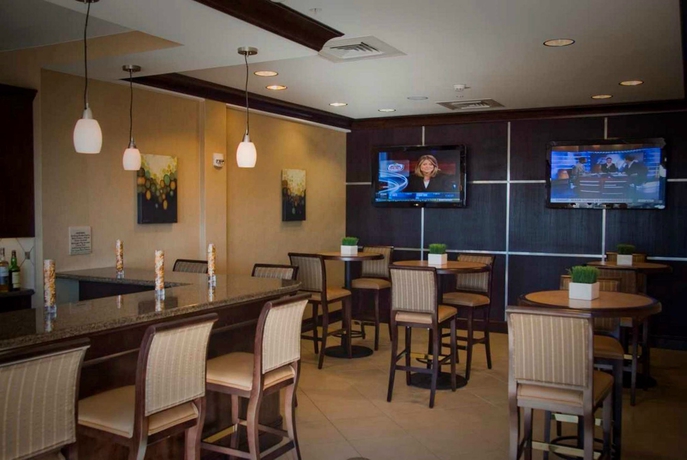 Imagen del bar/restaurante del Hotel Hilton Garden Inn Dulles North. Foto 1