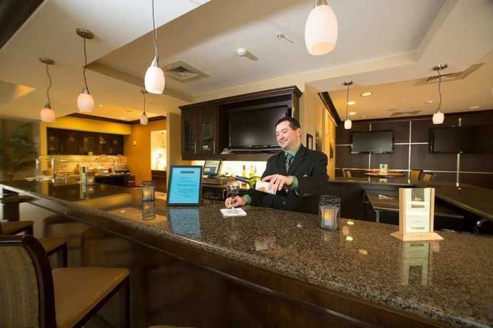Imagen del bar/restaurante del Hotel Hilton Garden Inn Dulles North. Foto 2