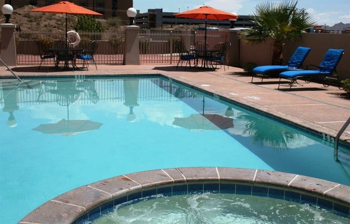 Imagen de la piscina del Hotel Hilton Garden Inn El Paso / University. Foto 13