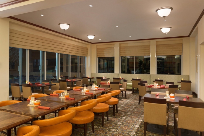 Imagen del bar/restaurante del Hotel Hilton Garden Inn Fairfax. Foto 3