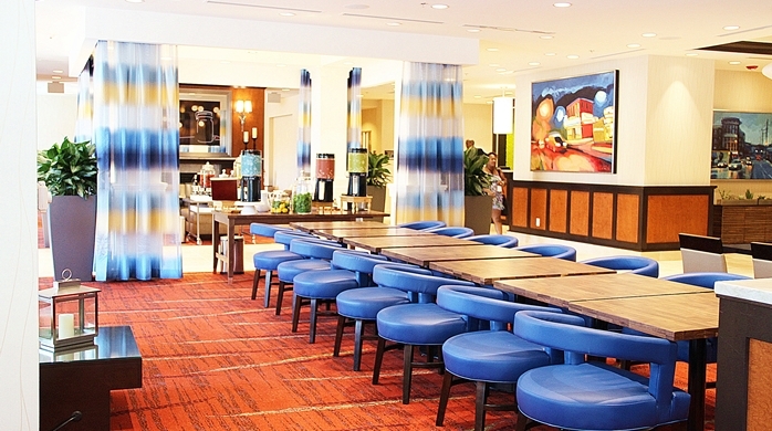 Imagen de los interiores del Hotel Hilton Garden Inn Falls Church. Foto 4