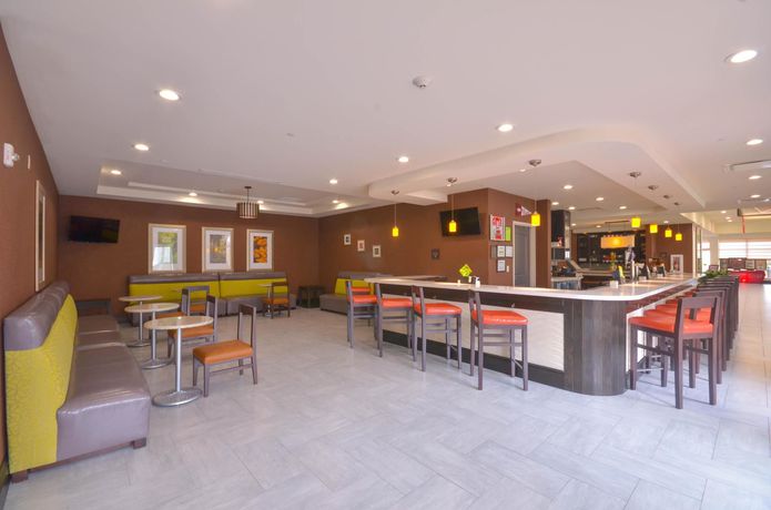 Imagen del bar/restaurante del Hotel Hilton Garden Inn Fayettevile. Foto 3