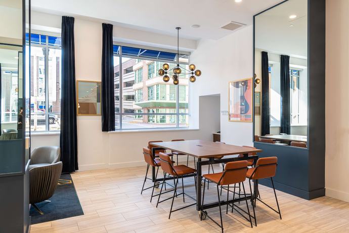 Imagen de los interiores del Hotel Hilton Garden Inn Flint Downtown. Foto 20