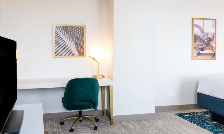 Imagen de la habitación del Hotel Hilton Garden Inn Flint Downtown. Foto 16