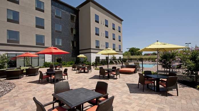 Imagen de los exteriores del Hotel Hilton Garden Inn Fort Worth Alliance Airport. Foto 5