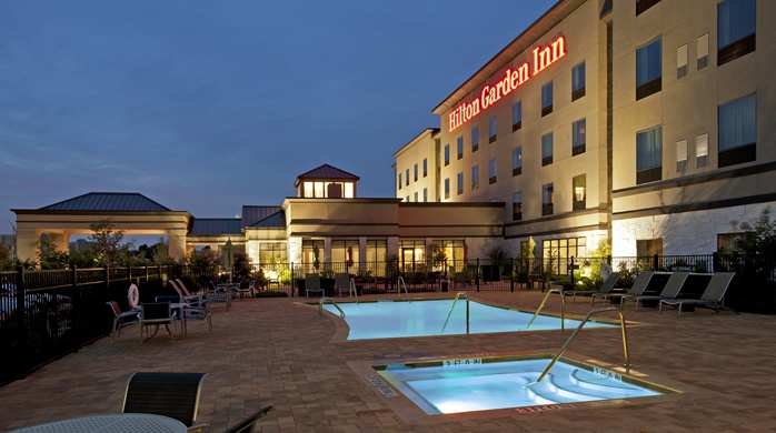Imagen de la piscina del Hotel Hilton Garden Inn Fort Worth Alliance Airport. Foto 6