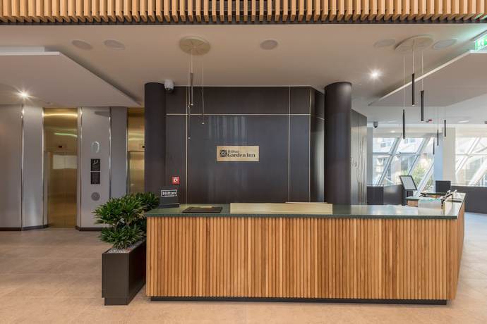 Imagen de los interiores del Hotel Hilton Garden Inn Frankfurt City Centre. Foto 13