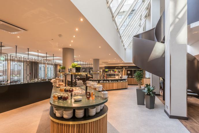 Imagen del bar/restaurante del Hotel Hilton Garden Inn Frankfurt City Centre. Foto 2