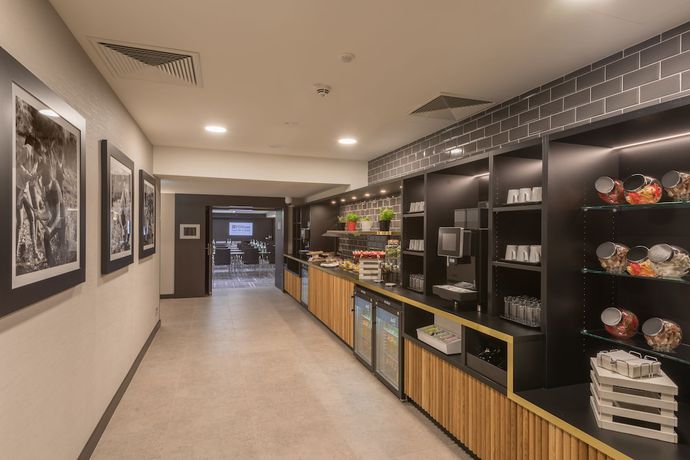 Imagen de los interiores del Hotel Hilton Garden Inn Frankfurt City Centre. Foto 19