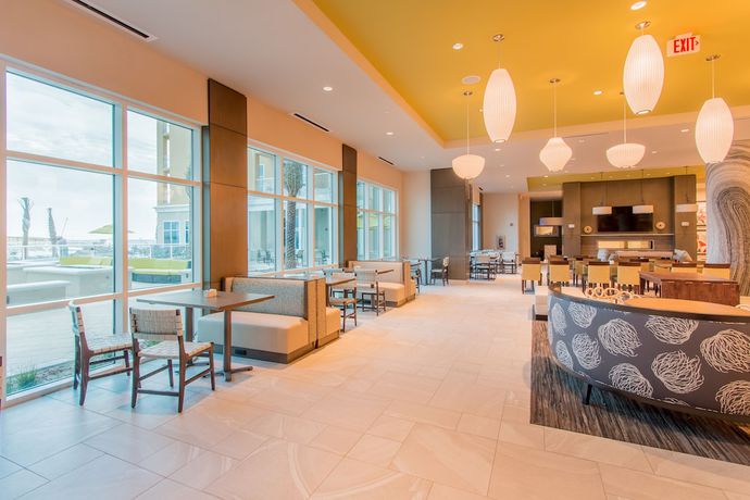 Imagen del bar/restaurante del Hotel Hilton Garden Inn Ft. Walton Beach. Foto 2