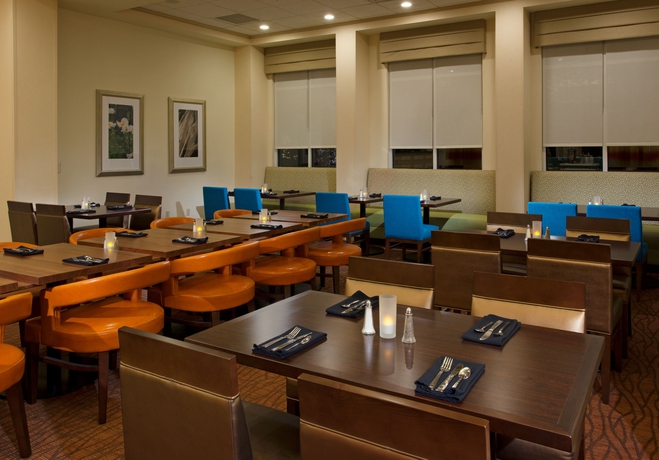 Imagen del bar/restaurante del Hotel Hilton Garden Inn Gainesville, Gainesville. Foto 3