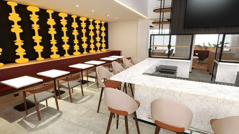 Imagen del bar/restaurante del Hotel Hilton Garden Inn Guadalajara Airport. Foto 16