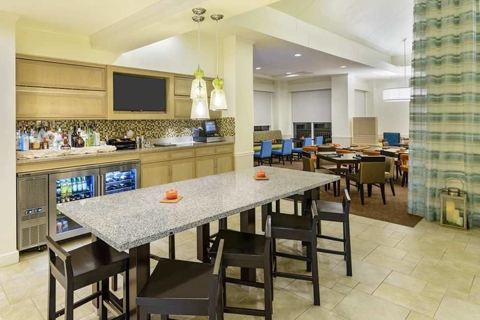 Imagen del bar/restaurante del Hotel Hilton Garden Inn Hilton Head. Foto 2
