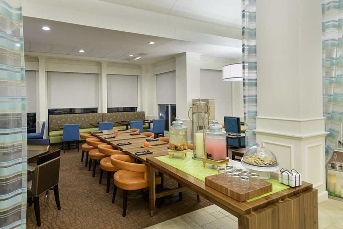Imagen del bar/restaurante del Hotel Hilton Garden Inn Hilton Head. Foto 3