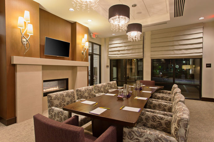 Imagen de los exteriores del Hotel Hilton Garden Inn Irvine / Orange County Airport. Foto 8