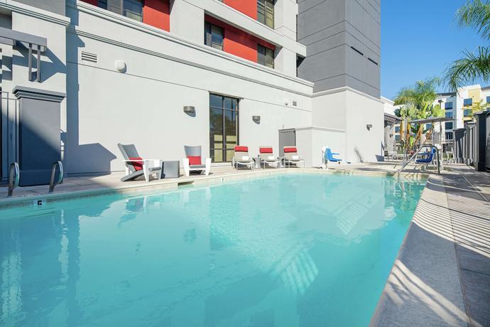 Imagen de la piscina del Hotel Hilton Garden Inn Irvine Spectrum Lake Forest. Foto 19