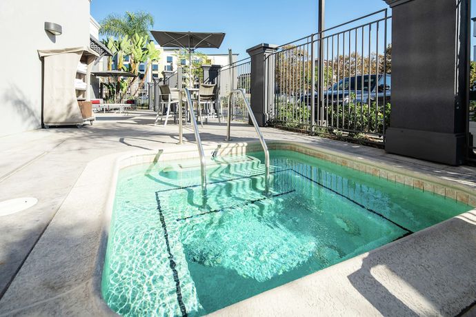 Imagen de la piscina del Hotel Hilton Garden Inn Irvine Spectrum Lake Forest. Foto 20