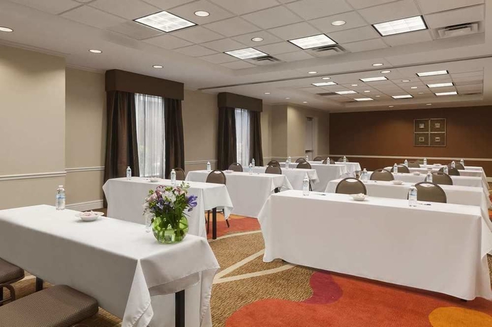 Imagen de los interiores del Hotel Hilton Garden Inn Islip/macarthur Airport. Foto 10