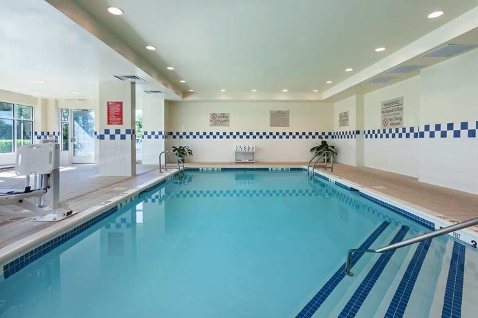 Imagen de la piscina del Hotel Hilton Garden Inn Islip/macarthur Airport. Foto 15