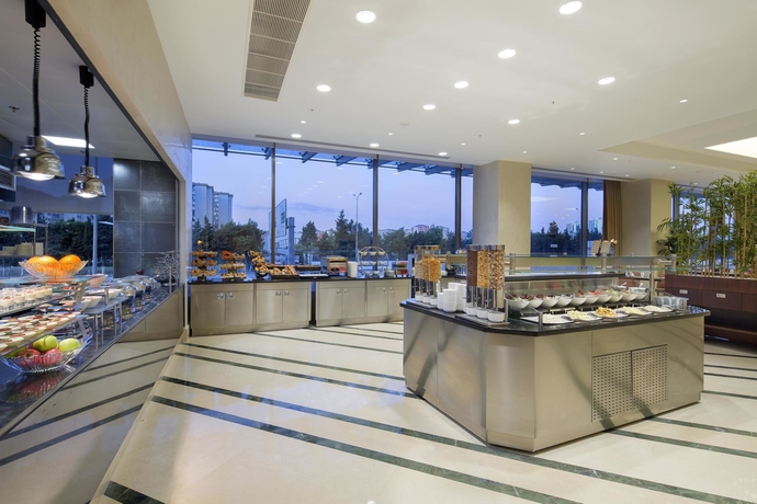 Imagen del bar/restaurante del Hotel Hilton Garden Inn Istanbul Beylikduzu. Foto 4