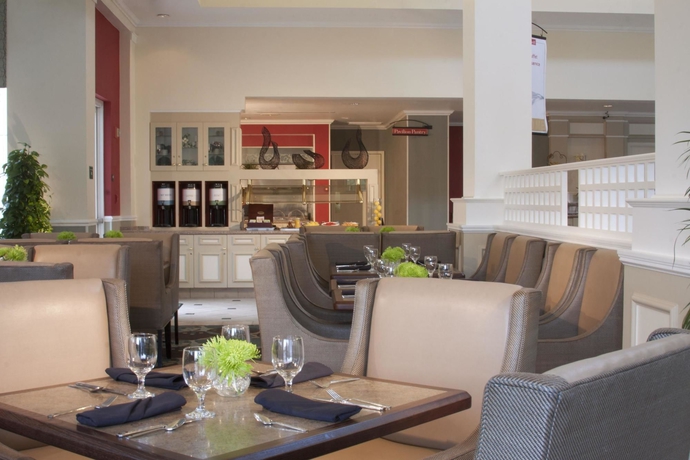Imagen del bar/restaurante del Hotel Hilton Garden Inn Jacksonville Jtb/deerwood Park. Foto 2