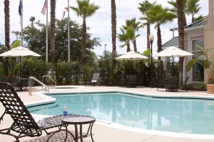 Imagen de la piscina del Hotel Hilton Garden Inn Jacksonville Jtb/deerwood Park. Foto 16