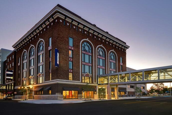 Imagen general del Hotel Hilton Garden Inn Kalamazoo Downtown. Foto 11