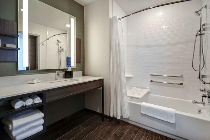 Imagen general del Hotel Hilton Garden Inn Kalamazoo Downtown. Foto 16