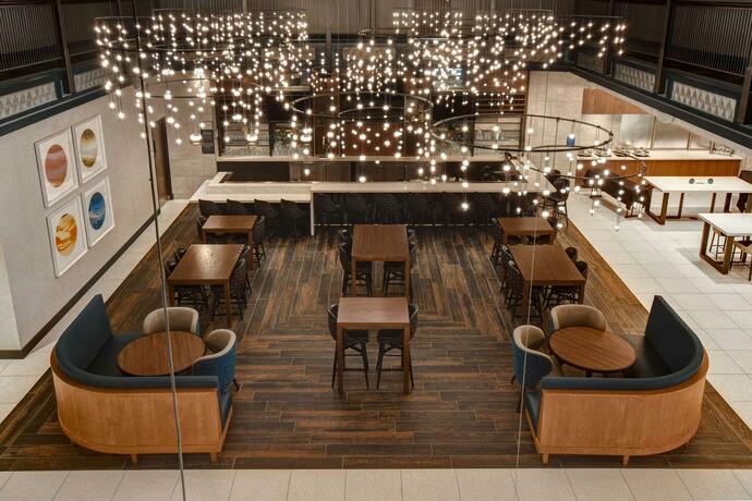 Imagen general del Hotel Hilton Garden Inn Kalamazoo Downtown. Foto 34