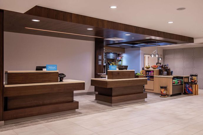Imagen de los interiores del Hotel Hilton Garden Inn Kansas City Airport. Foto 17