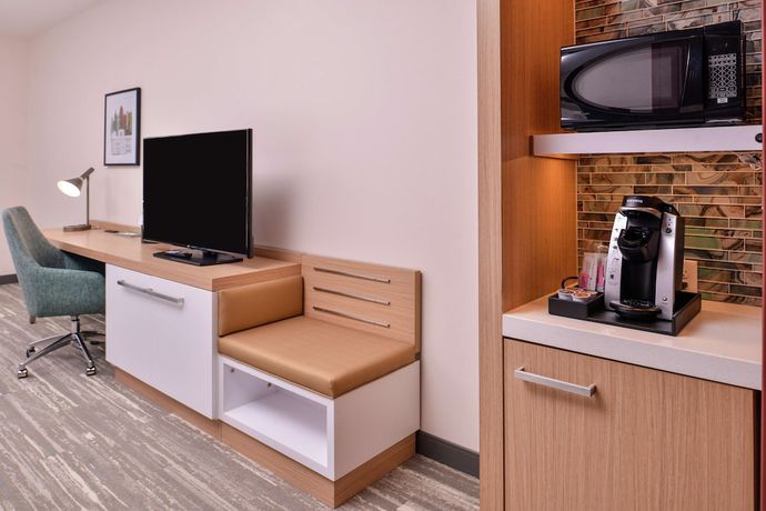 Imagen de la habitación del Hotel Hilton Garden Inn Kansas City Airport. Foto 4