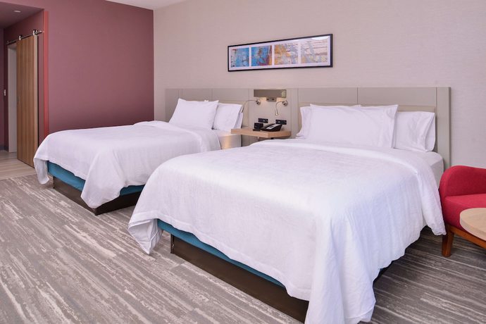 Imagen de la habitación del Hotel Hilton Garden Inn Kansas City Airport. Foto 7