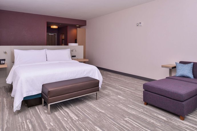 Imagen de la habitación del Hotel Hilton Garden Inn Kansas City Airport. Foto 8