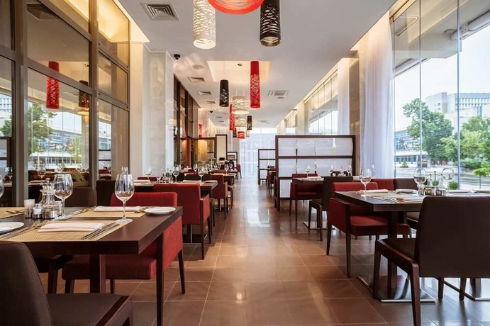 Imagen del bar/restaurante del Hotel Hilton Garden Inn Krasnodar. Foto 10