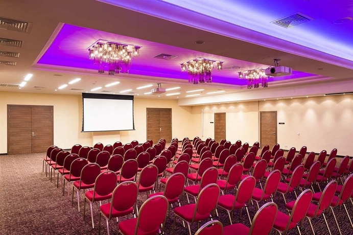 Imagen de los interiores del Hotel Hilton Garden Inn Krasnoyarsk. Foto 16