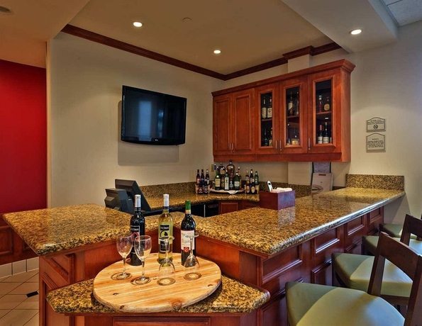 Imagen del bar/restaurante del Hotel Hilton Garden Inn Lafayette/cajundome. Foto 2