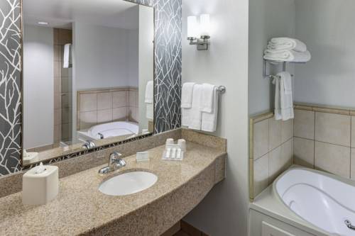 Imagen de la habitación del Hotel Hilton Garden Inn Lake Forest Mettawa. Foto 1
