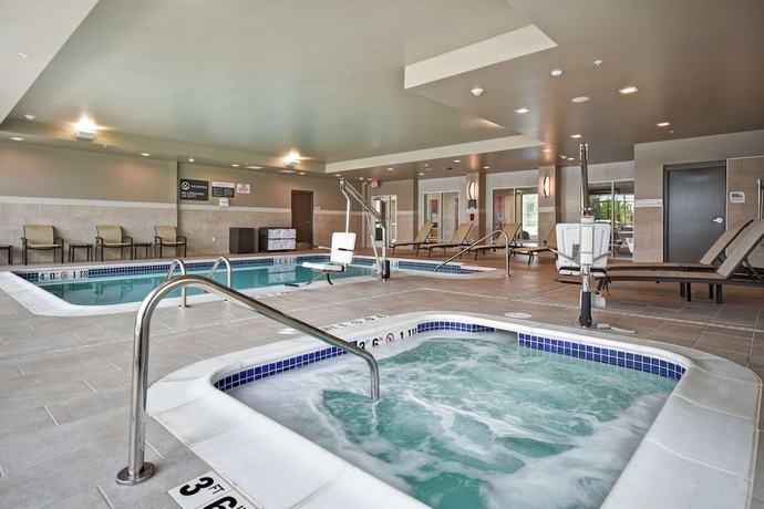 Imagen de la piscina del Hotel Hilton Garden Inn Lansing West. Foto 20